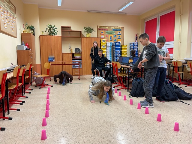 Wyscigi-robotow-zorganizowane-przez-klasę6c