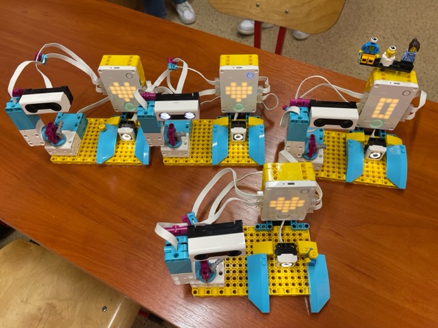 roboty-bubowane-przez-uczniow-klasy-6c