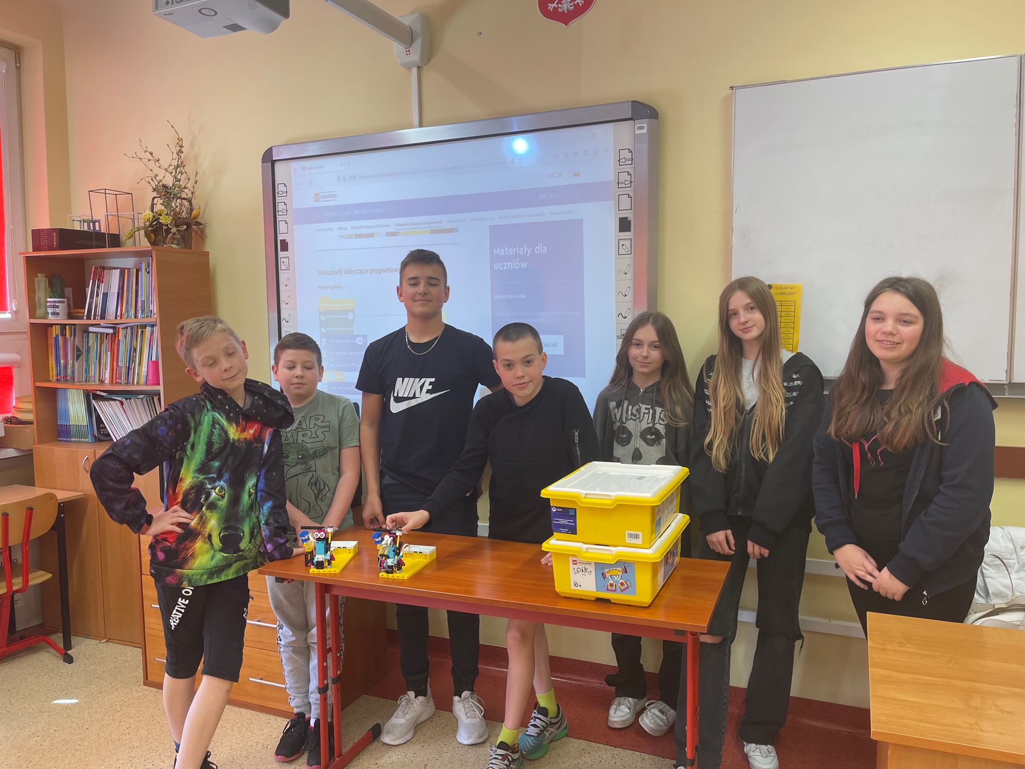 uczniowie-6cprezentuja-roboty-prognozujace-pogode