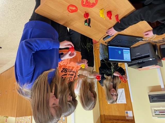 uczniowie-projetuja-podpory-w-druku-3d