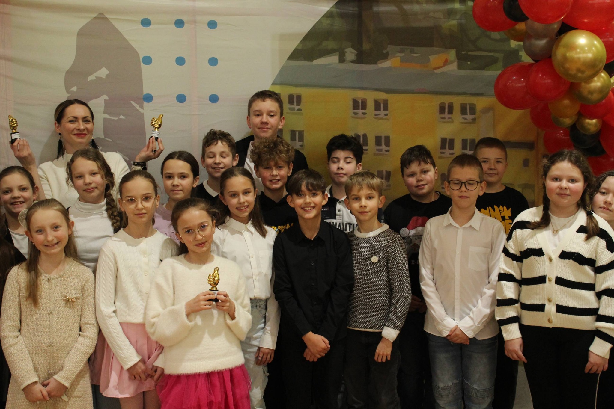 uczniowie-z-nagrodami-za-osiagnecia-za-pierwszy-semestru